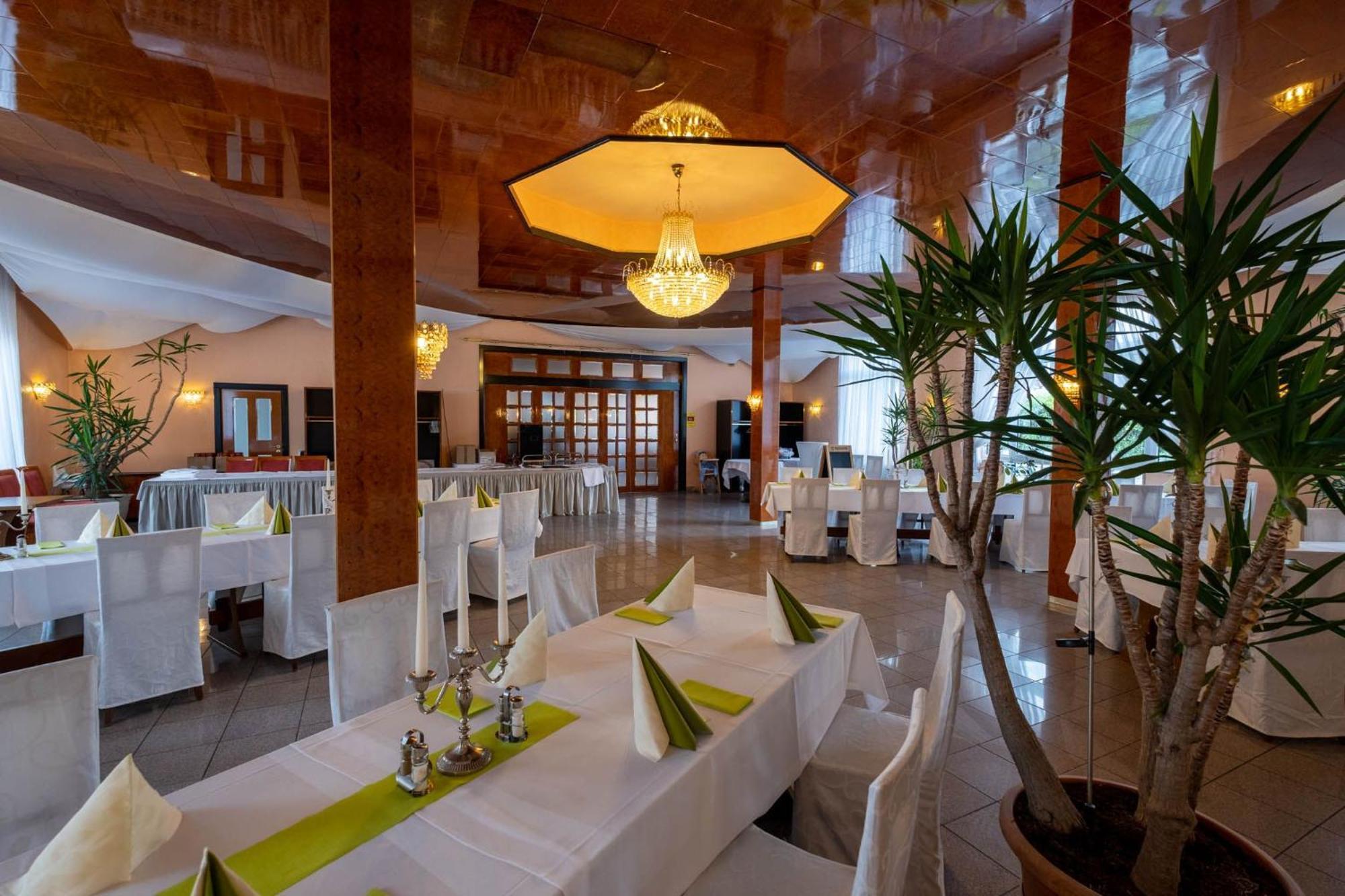 Kraichtaler Hof Otel Dış mekan fotoğraf