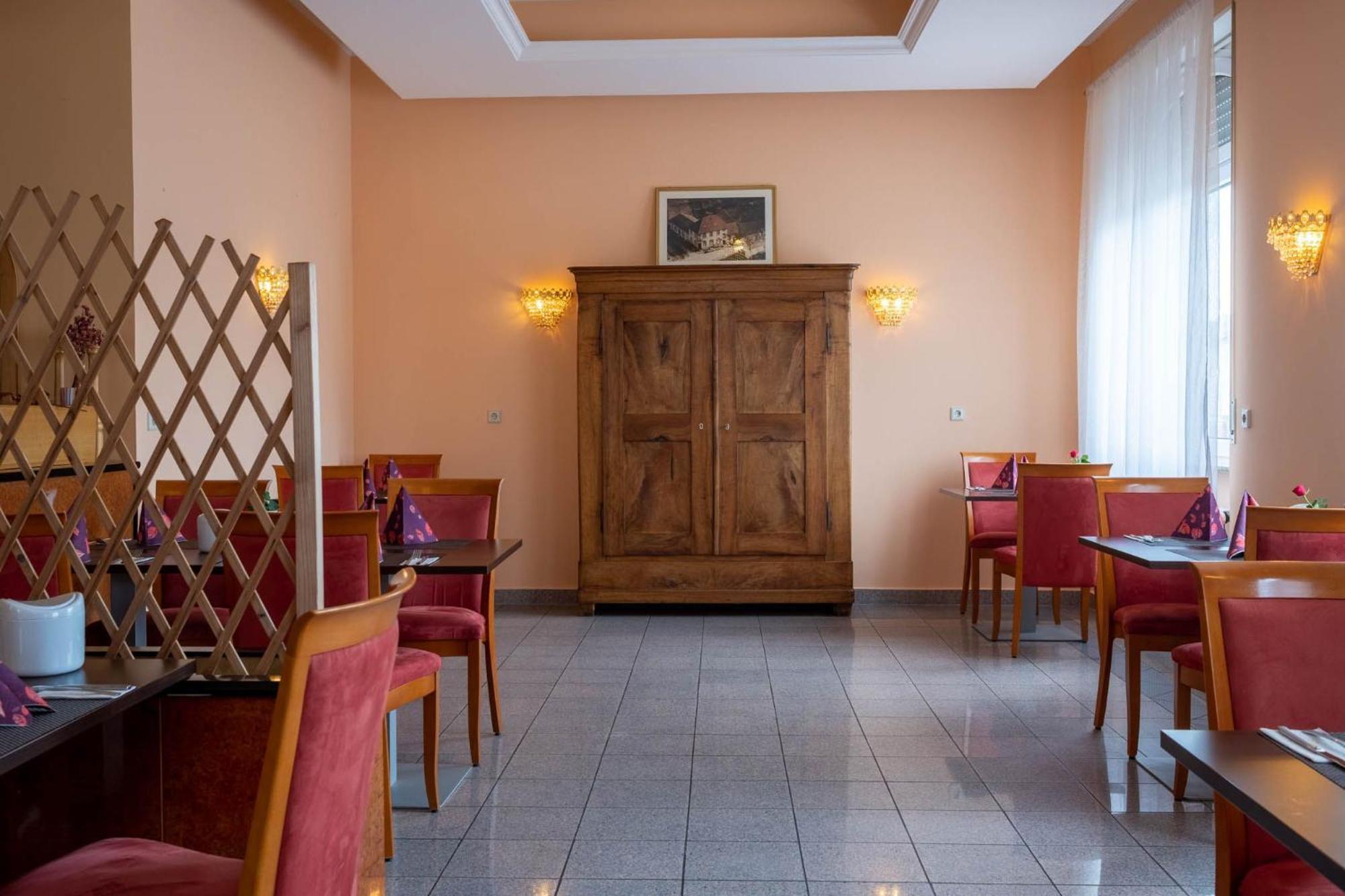 Kraichtaler Hof Otel Dış mekan fotoğraf