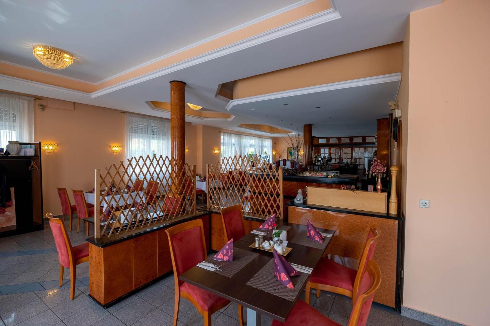 Kraichtaler Hof Otel Dış mekan fotoğraf